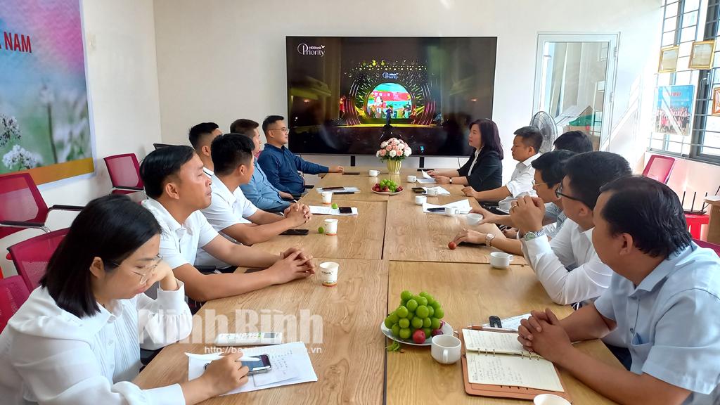 Đoàn công tác kiểm tra hoạt động thực tế tại Ngân hàng TMCP phát triển TP. Hồ Chí Minh - Chi nhánh Hà Nam.