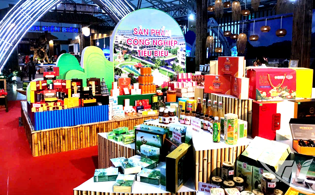 Không gian trưng bày sản phẩm công nghiệp nông thôn tiêu biểu của Thái Nguyên tại Hội chợ Mùa Thu 2025 (diễn ra từ ngày 26-10 đến 4-11).