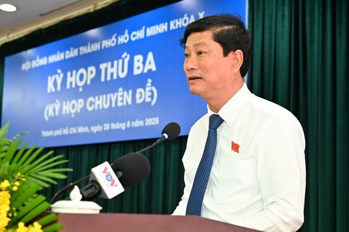 Chủ tịch HĐND TPHCM Võ Văn Minh phát biểu khai mạc kỳ họp. (Ảnh: SGGP)