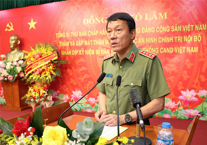 Bộ trưởng Lương Tam Quang phát biểu đáp từ.