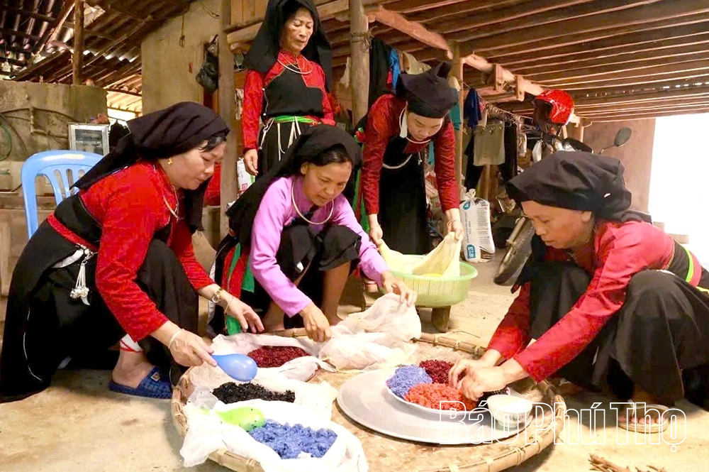 Xôi ngũ sắc - Đậm đà hương sắc núi rừng