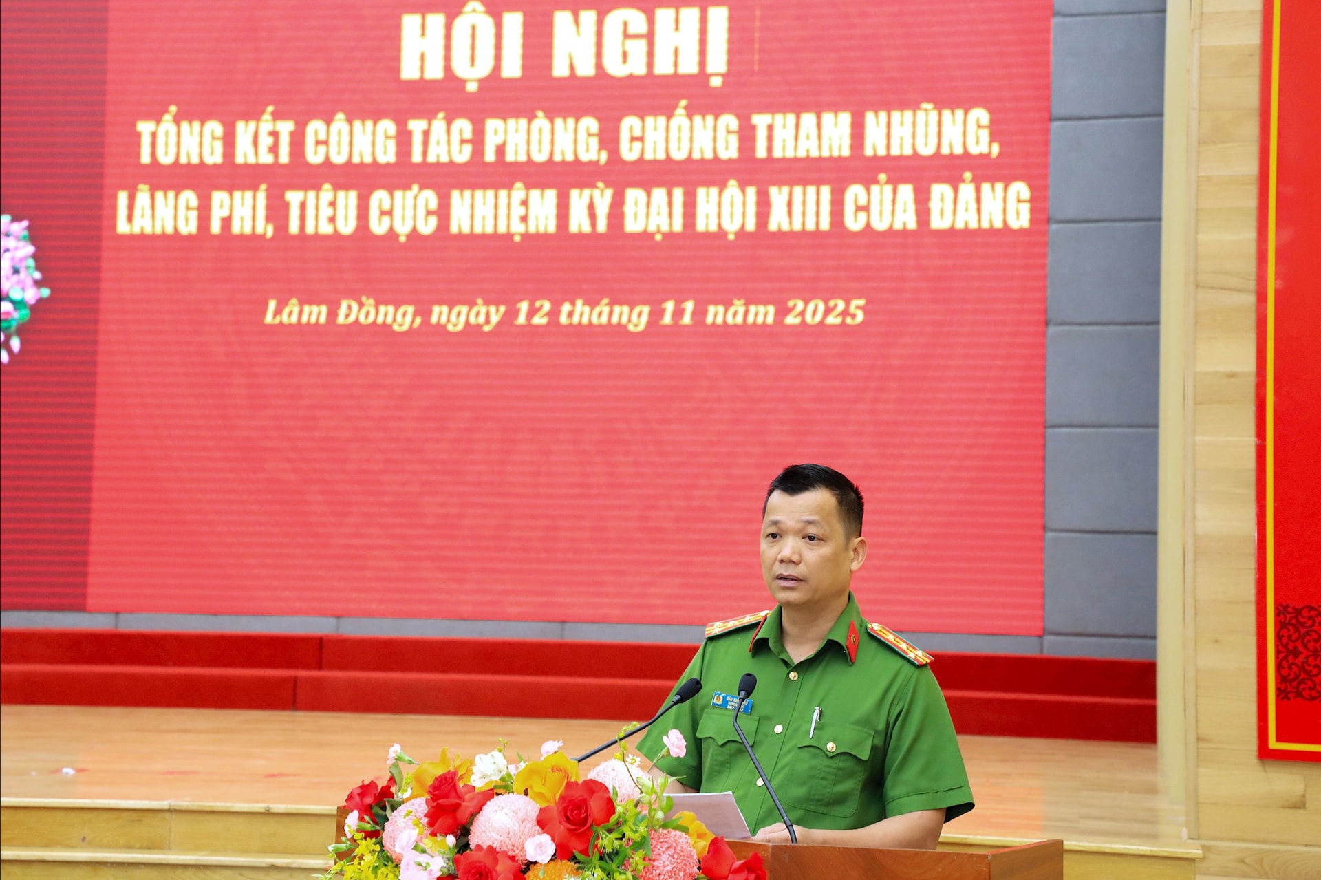 7 Đại tá Đậu Xuân Bảo, Phó Giám đốc Công an tỉnh trình bày tham luận về công tác đấu tranh phòng, chống tham nhũng, lãng phí, tiêu cực của ngành