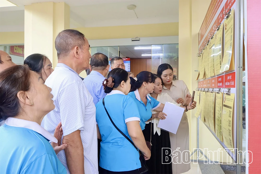 Xã Lương Sơn gắn mã QR cho toàn bộ 405 thủ tục hành chính