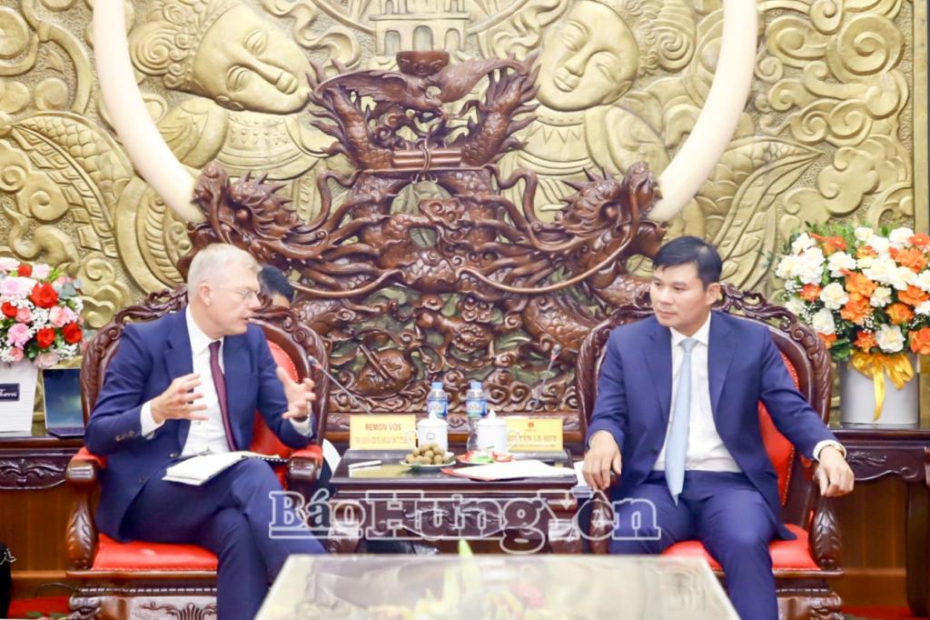 Đồng chí Phó Chủ tịch UBND tỉnh Nguyễn Lê Huy tiếp và làm việc với đại diện Công ty CTP (Hà Lan).