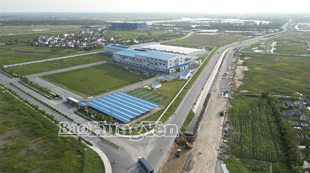 Tuyến đường trục kết nối trong Khu Kinh tế Thái Bình đang dần hoàn thiện.