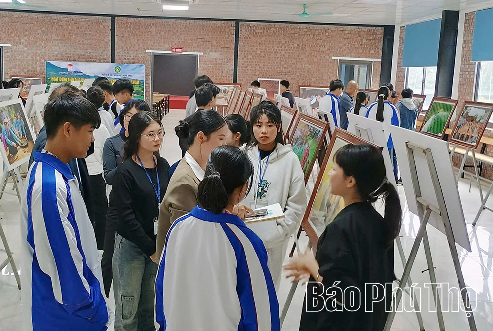 Trưng bày ảnh nghệ thuật “Vẻ đẹp quê hương Phú Thọ qua ống kính nhiếp ảnh”