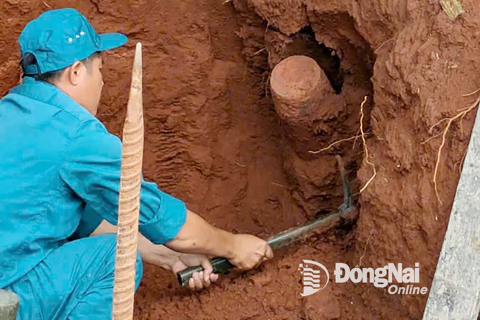 Hiện trường phát hiện quả đạn cối. Ảnh: Phan Trí