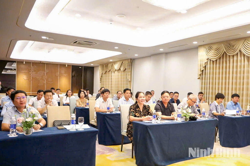 Các đại biểu dự hội nghị.