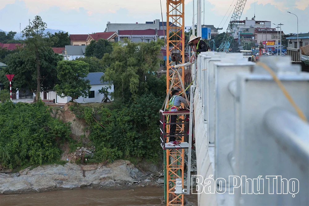 “Đếm ngược” về ngày thông xe cầu Phong Châu