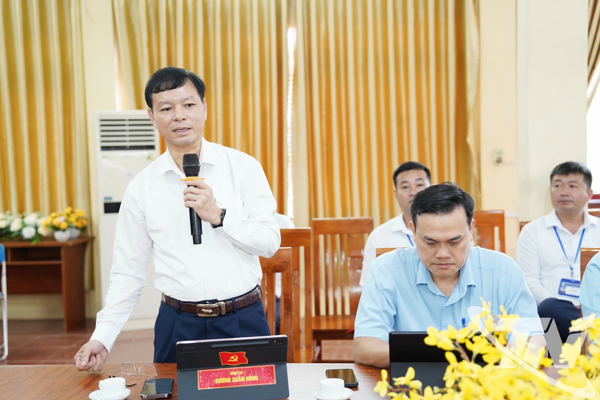 Lãnh đạo Sở Văn hóa Thể thao và Du lịch báo cáo tình hình hoạt động của Khu di tích lịch sử sinh thái ATK Định Hóa.