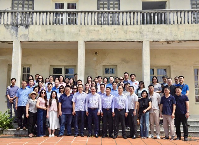 Lan tỏa tinh thần ‘tự soi, tự sửa’, sống giản dị trong đội ngũ cán bộ, đảng viên- Ảnh 1.