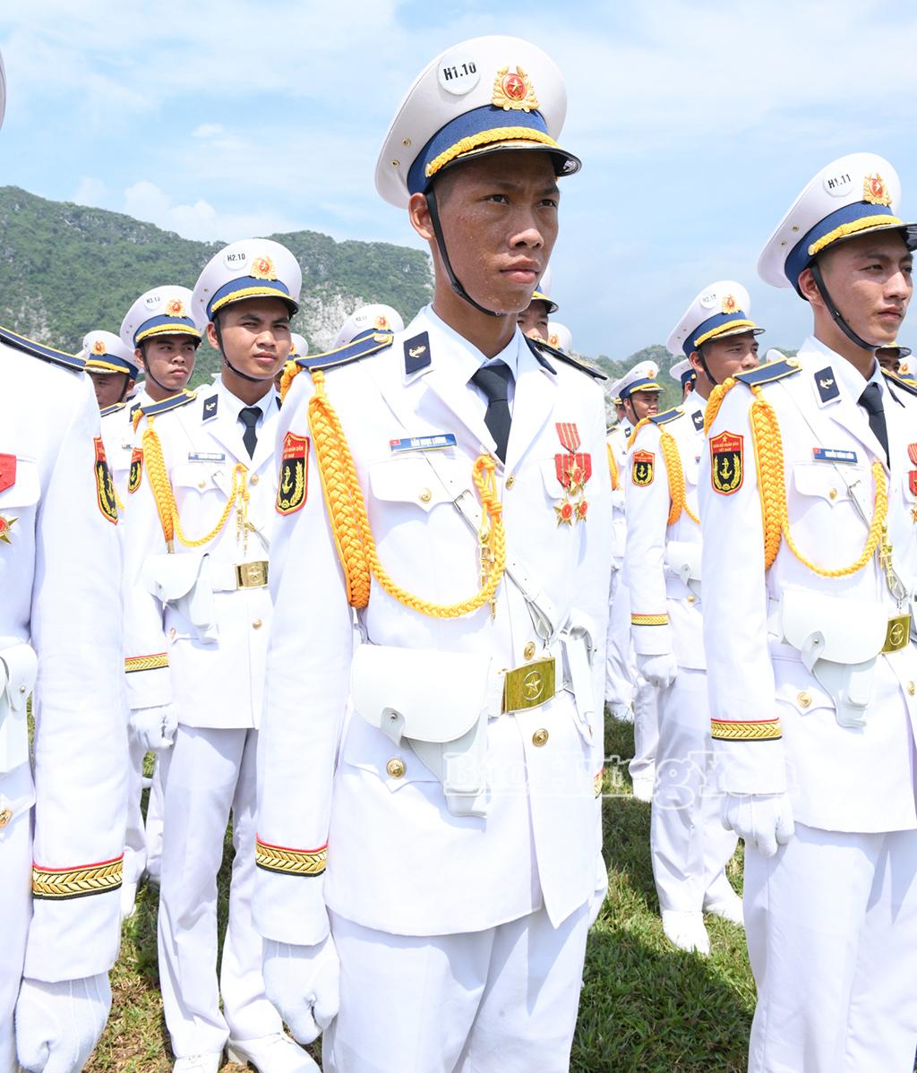 Binh nhất Hàn Ngọc Lương (Trung đoàn 126, Bộ CHQS tỉnh) trong khối học viên sĩ quan Hải quân tại A80.