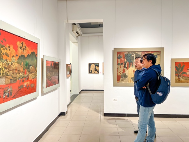 Giới thiệu 44 tác phẩm nghệ thuật sơn mài tại triển lãm chào mừng Đại hội Đảng toàn quốc lần thứ XIV - Ảnh 7. Giới thiệu 44 tác phẩm nghệ thuật sơn mài tại triển lãm chào mừng Đại hội Đảng toàn quốc lần thứ XIV - Ảnh 7.