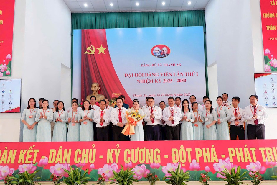 Ban Chấp hành Đảng bộ xã Thạnh An nhiệm kỳ 2025-2030 ra mắt đại hội