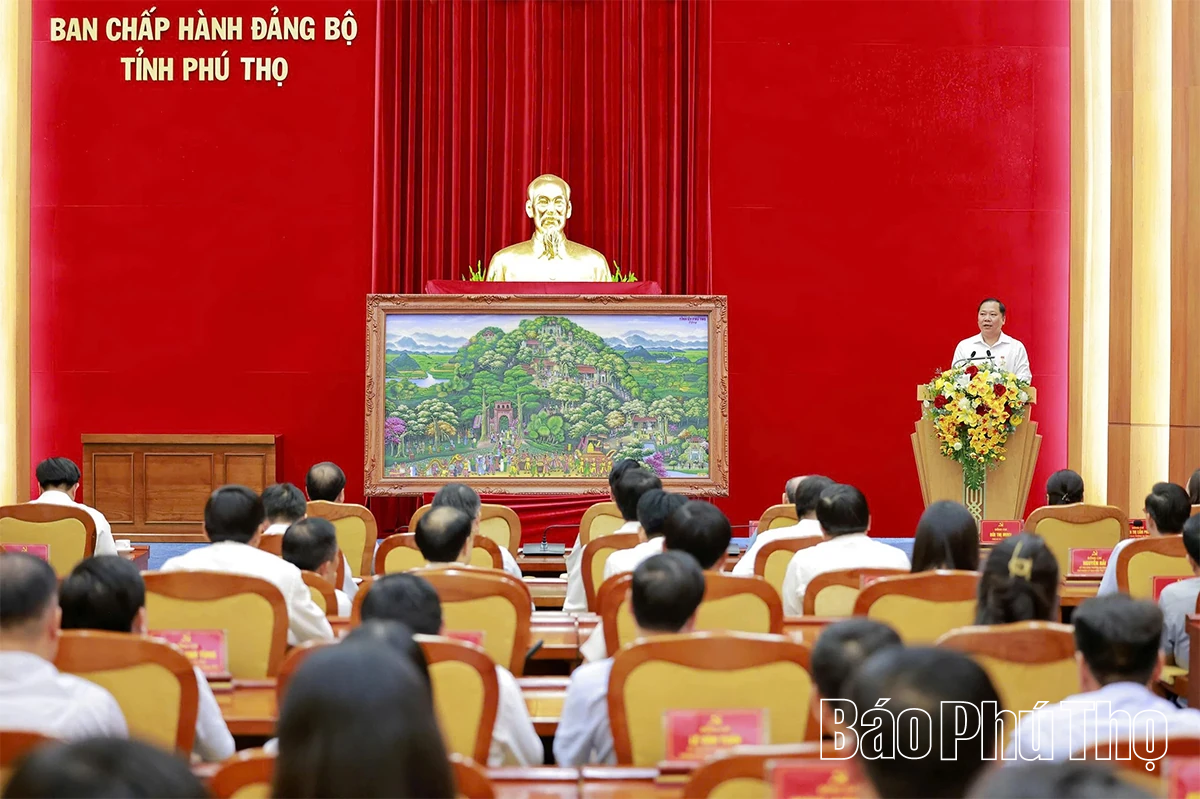 Gặp mặt, chia tay đồng chí Nguyễn Phi Long - Nguyên Phó Bí thư Thường trực Tỉnh ủy chuyển công tác