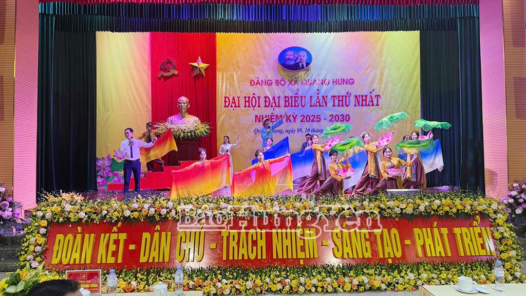 Tiết mục văn nghệ chào mừng đại hội