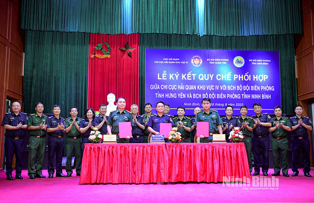 Đại diện lãnh đạo các đơn vị ký kết Quy chế phối hợp.