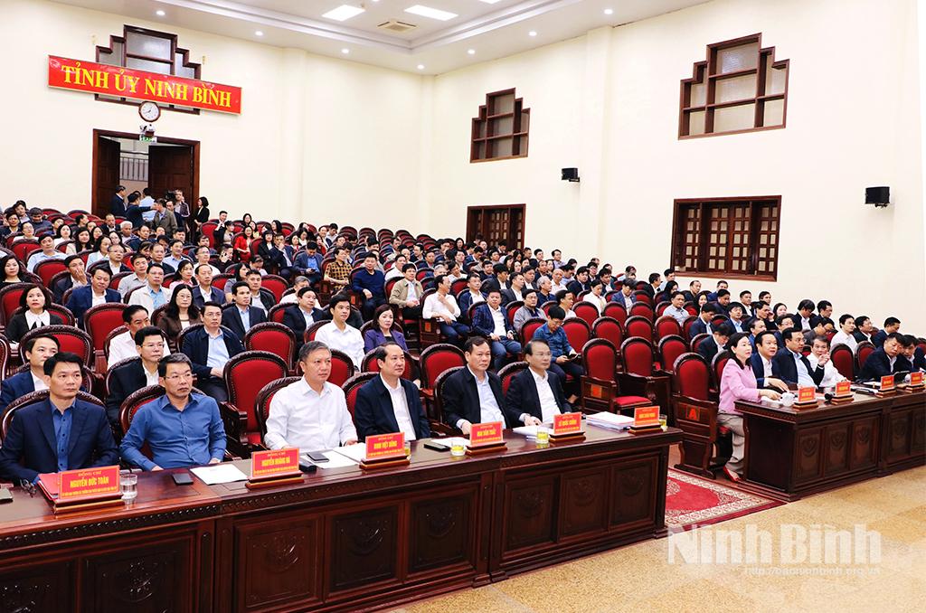 Các đại biểu dự hội nghị tại điểm cầu Tỉnh ủy Ninh Bình.