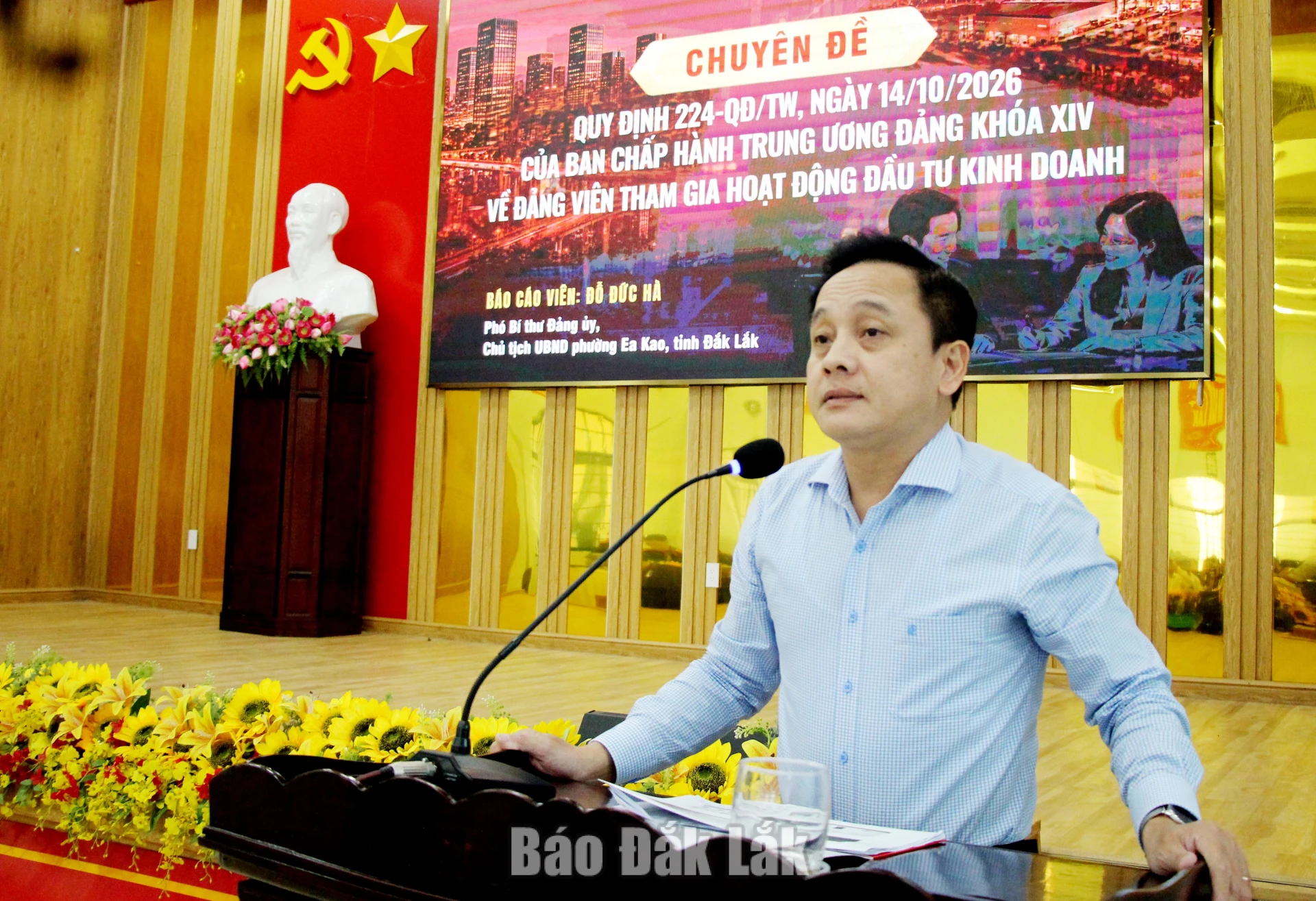 Phó Bí thư Đảng ủy, Chủ tịch UBND phường Ea Kao Đỗ Đức Hà quán triệt chuyên đề về đảng viên tham gia hoạt động đầu tư, kinh doanh.