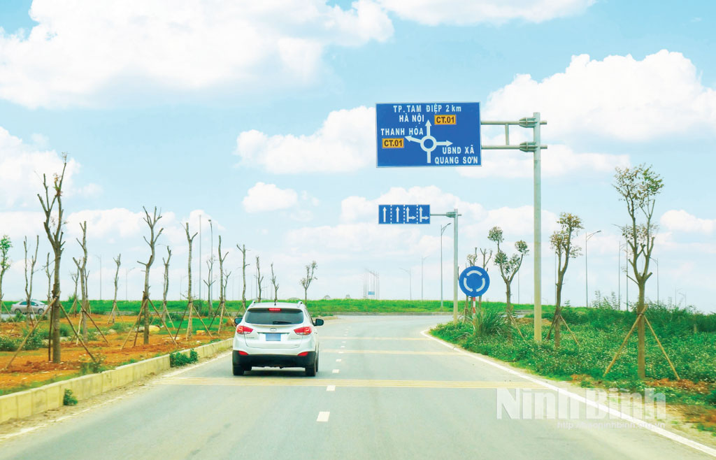 Đại lộ Hoa Lư ho&agrave;n th&agrave;nh, g&oacute;p phần n&acirc;ng cao năng lực cạnh tranh cấp tỉnh, đẩy mạnh thu h&uacute;t đầu tư.