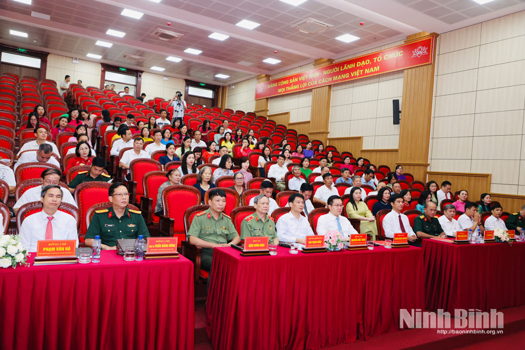 Các đại biểu dự Hội thảo.