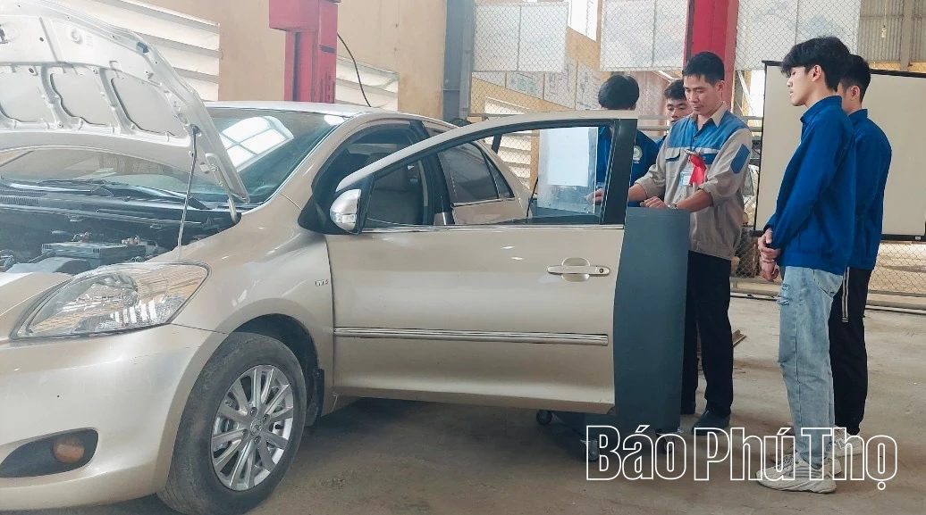 Đồng hành đào tạo nguồn nhân lực dân tộc thiểu số