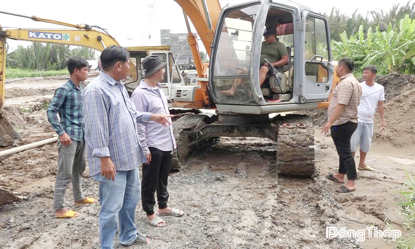 Cơ sở vận tải Thanh Hùng quan tâm tạo việc làm cho lao động là những người chấp hành xong án phạt tù trở về địa phương.