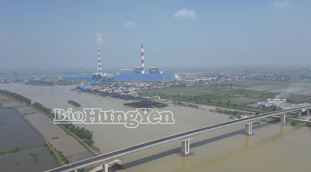 Tuyến đường bộ ven biển chuẩn bị hoàn thành, góp phần đồng bộ hạ tầng giao thông kết nối, thúc đẩy phát triển kinh tế hướng biển.