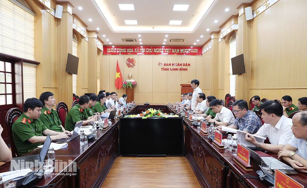 Quang cảnh buổi làm việc.