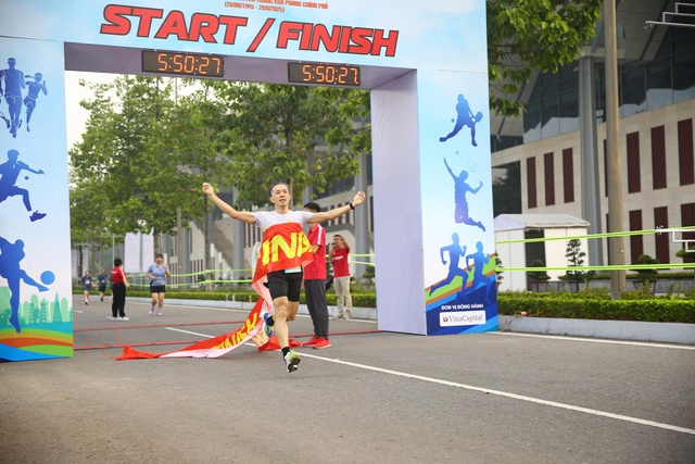 Sôi nổi giải chạy chào mừng 80 năm Ngày truyền thống Văn phòng Chính phủ- Ảnh 5.