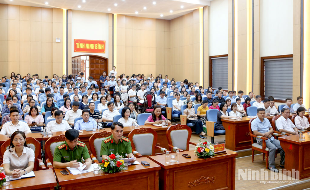 Các đại biểu dự hội nghị.