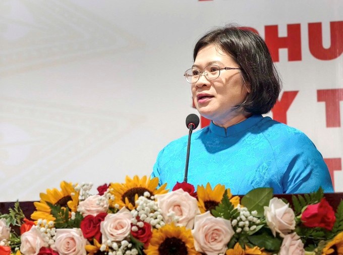 Đồng chí Văn Thị Bạch Tuyết phát biểu chỉ đạo đại hội