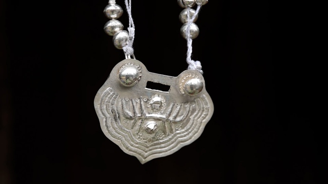 Gìn giữ nghề chạm bạc - Nét đẹp văn hóa của người Nùng - Ảnh 1.