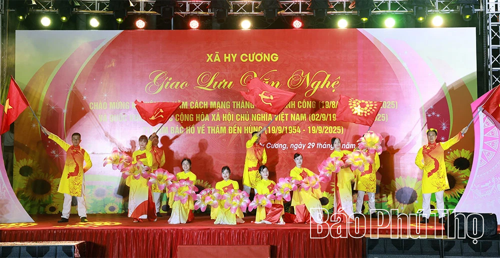 Giao lưu văn nghệ “Tự hào Đất Tổ- Vững bước tương lai”