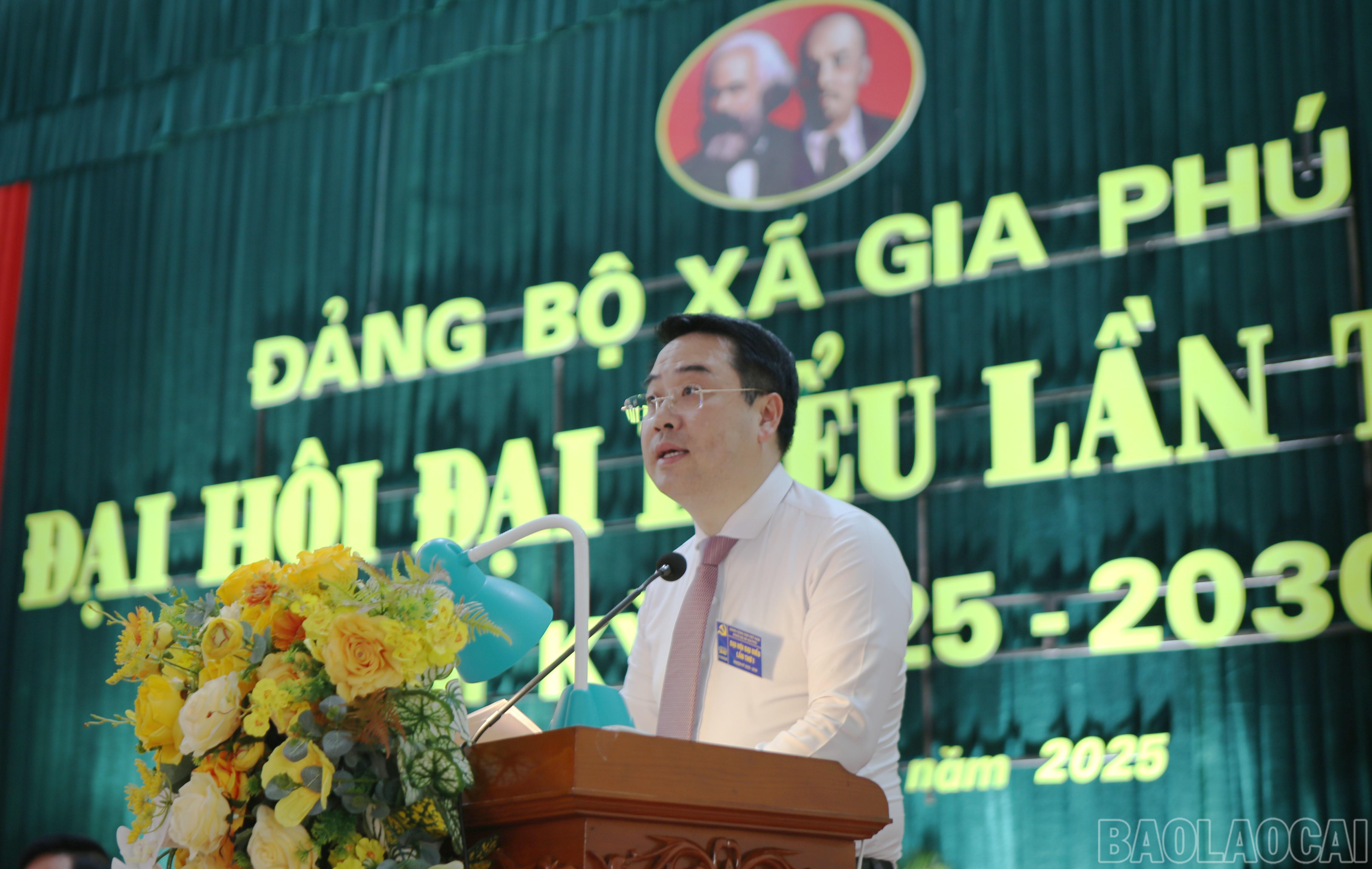 Đồng chí Nguyễn Tuấn Anh - Phó Bí thư Tỉnh ủy phát biểu chỉ đạo tại Đại hội. baolaocai-br_5-9587.jpg