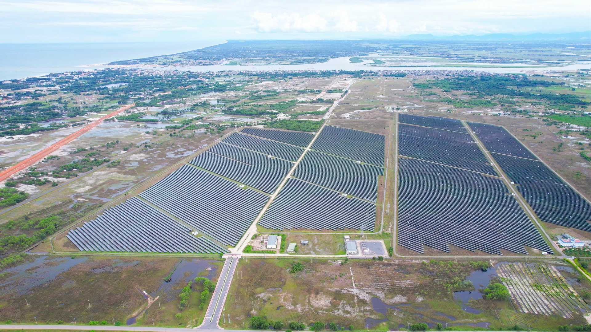 Nhà máy điện mặt trời Gio Thành 1, 2 đã đưa vào vận hành thương mại - Ảnh: Lê Trường