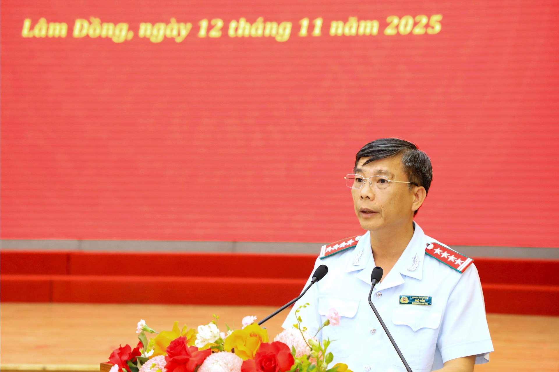 Chánh Thanh tra tỉnh Ngô Kiểm trình bày tham luận về nâng cao hiệu quả công tác thanh tra, góp phần thực hiện tốt nhiệm vụ PCTNLPTC