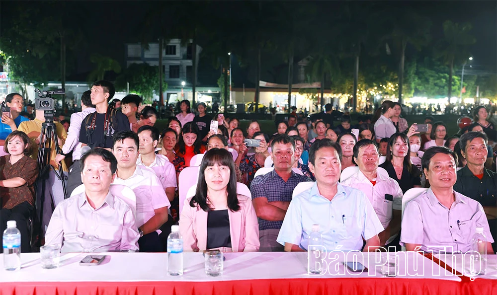 Giao lưu văn nghệ “Tự hào Đất Tổ- Vững bước tương lai”