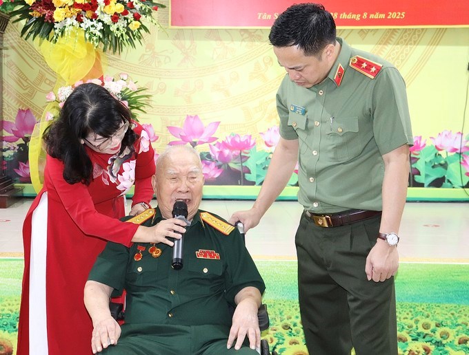 Đồng chí Nguyễn Phước Chí chia sẻ tại chương trình