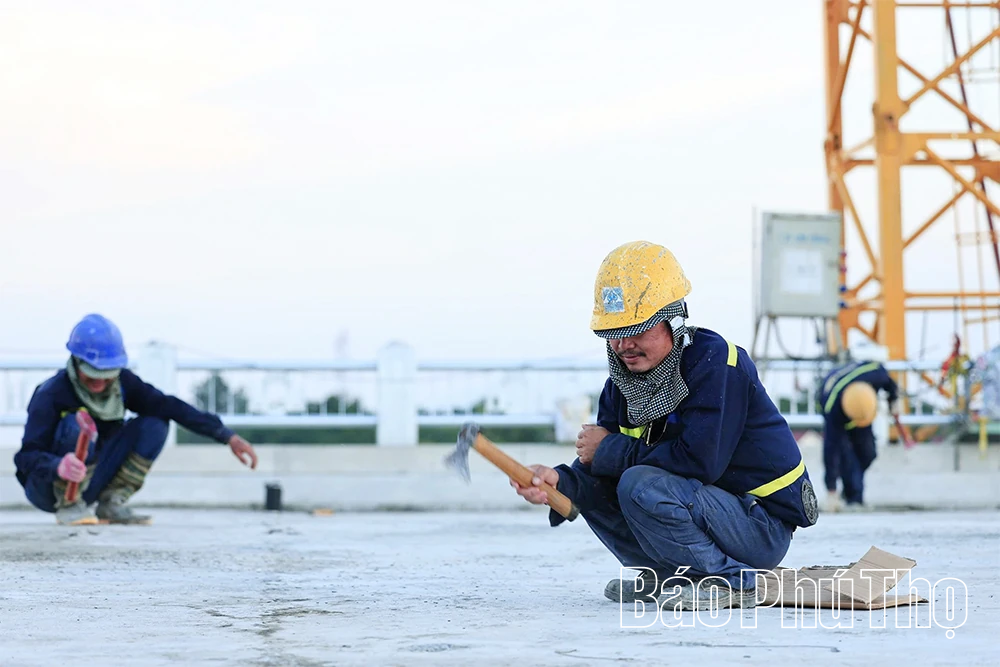 “Đếm ngược” về ngày thông xe cầu Phong Châu