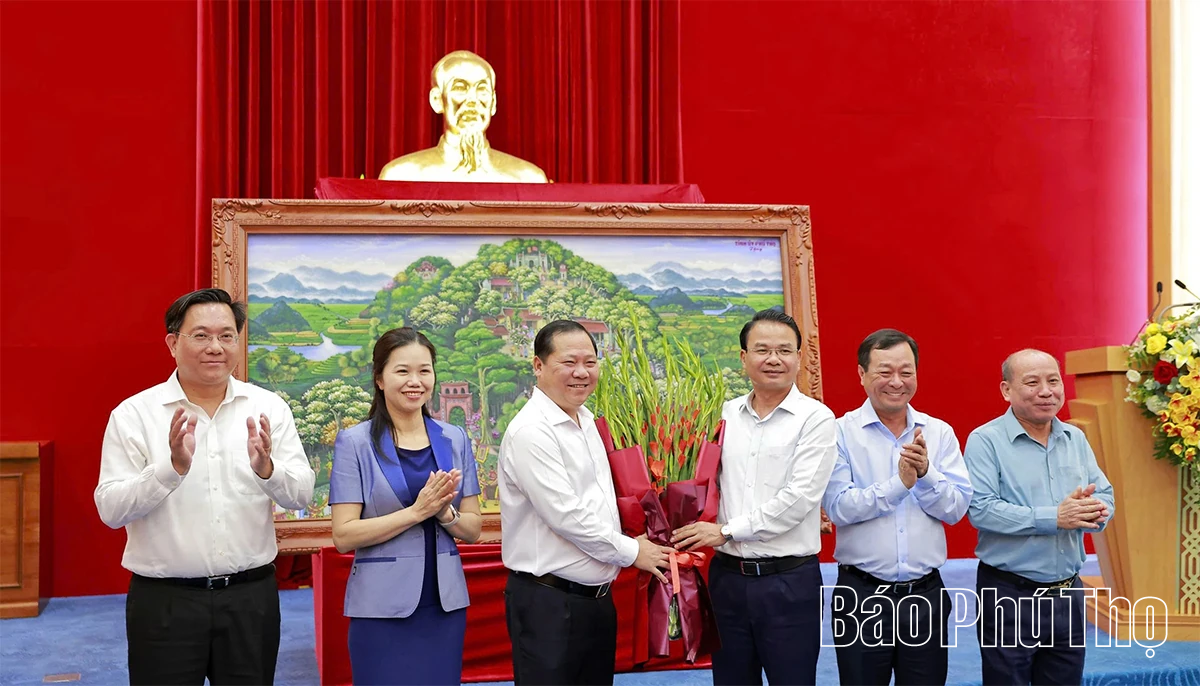 Gặp mặt, chia tay đồng chí Nguyễn Phi Long - Nguyên Phó Bí thư Thường trực Tỉnh ủy chuyển công tác