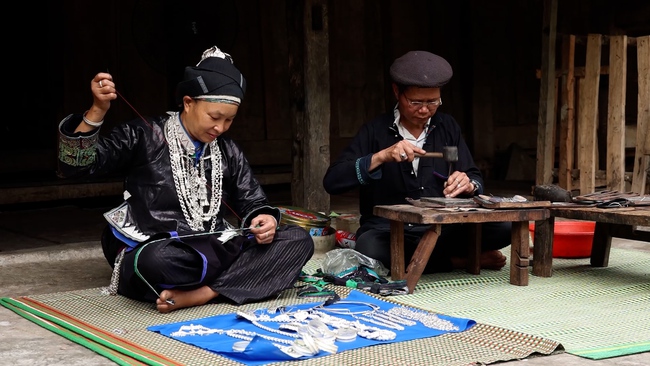 Gìn giữ nghề chạm bạc - Nét đẹp văn hóa của người Nùng - Ảnh 3.