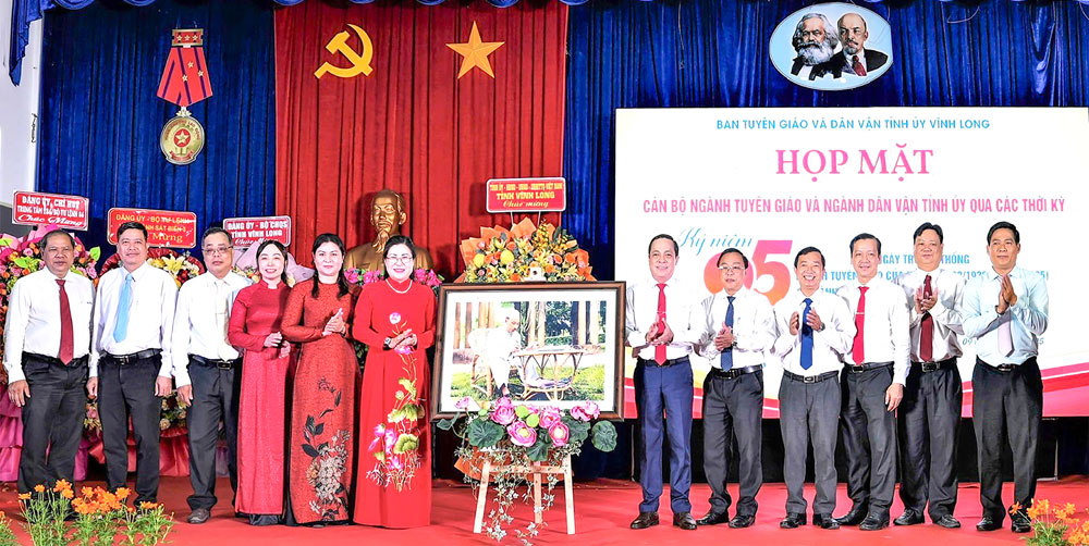 Đội ngũ cán bộ lãnh đạo ngành tuyên giáo và dân vận quyết tâm rèn luyện, khẳng định vai trò tiên phong trên mặt trận tư tưởng.    