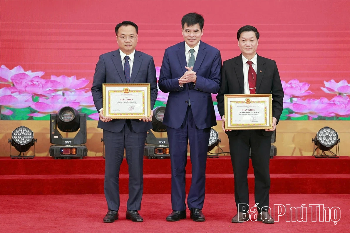 Tập trung xây dựng và phát triển văn hóa, đáp ứng yêu cầu phát triển bền vững của địa phương