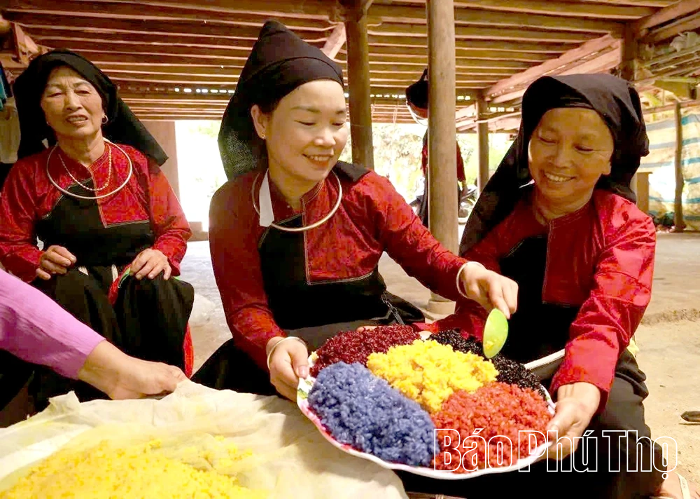 Xôi ngũ sắc - Đậm đà hương sắc núi rừng