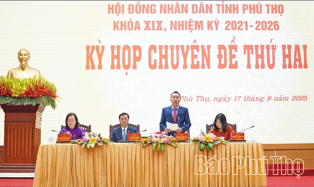 Thông qua 12 Nghị quyết quan trọng