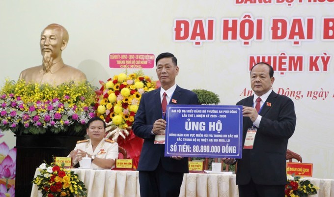 Tại đại hội, các đại biểu đã ủng hộ hơn 80 triệu đồng hỗ trợ đồng bào khu vực miền núi, trung du Bắc bộ, Bắc Trung bộ khắc phục thiệt hại do mưa, lũ (Ảnh SGGP)