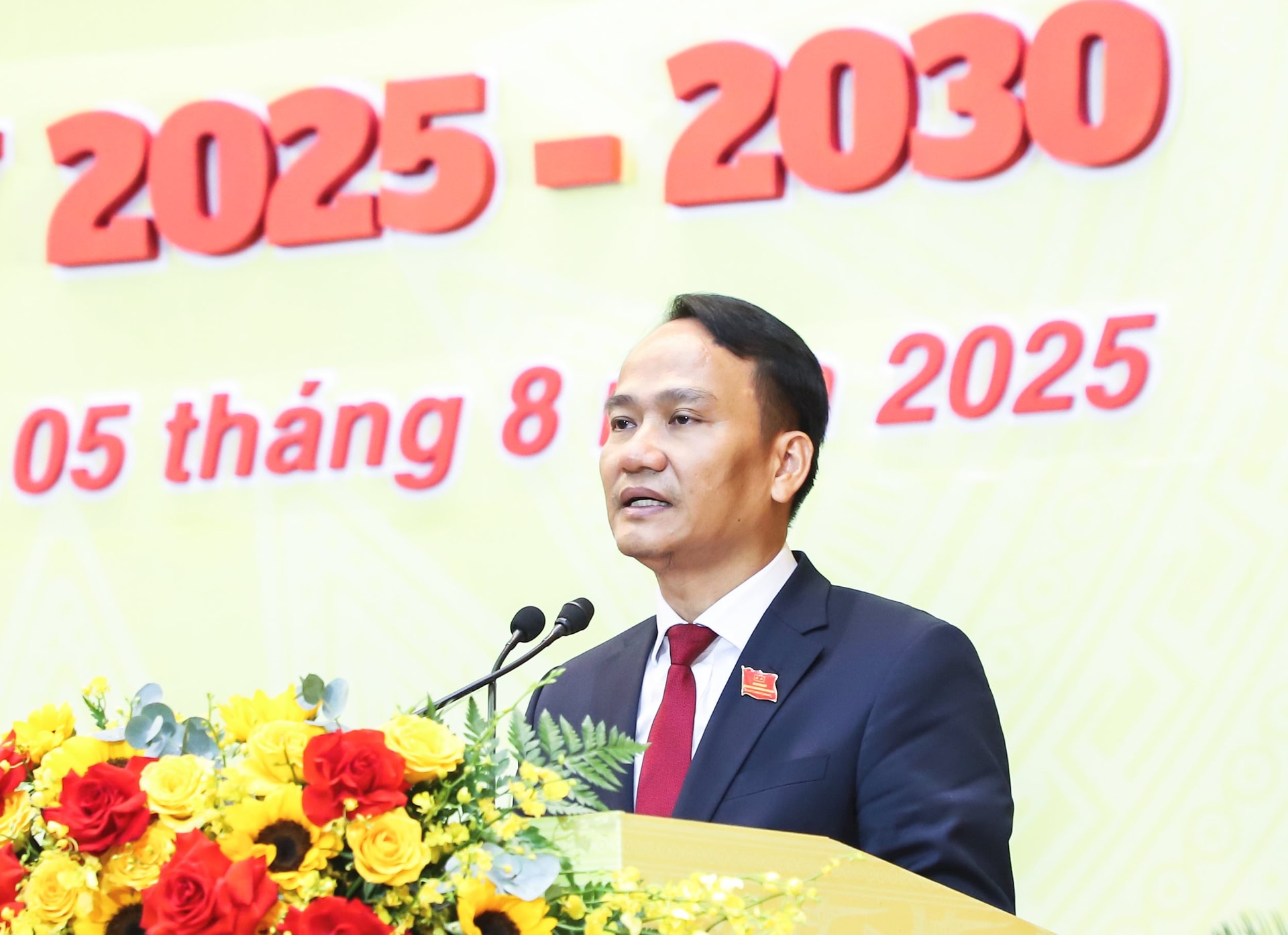 Phó Bí thư Thường trực Thành ủy, Bí thư Đảng ủy Các cơ quan Đảng thành phố Nguyễn Đình Vĩnh phát biểu tại phiên đại hội trù bị. Ảnh: NGỌC PHÚ