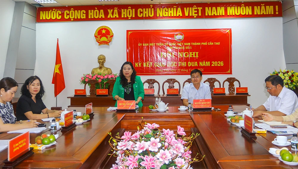 bà Hồ Thị Cẩm Đào phát biểu tại buổi ký kết giao ước thi đua năm 2026