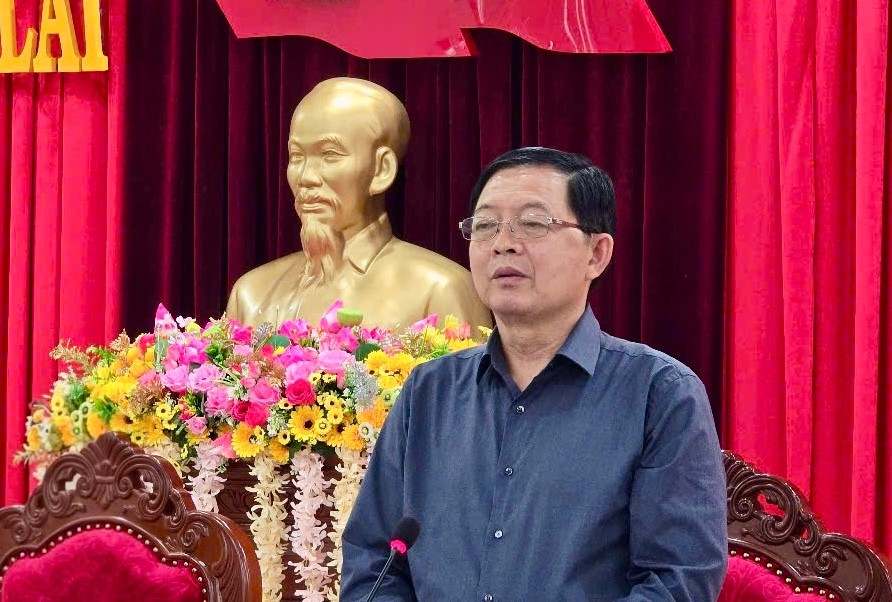 Đồng chí Hồ Quốc Dũng-Ủy viên Ban Chấp hành Trung ương Đảng, Bí thư Tỉnh ủy phát biểu tại hội nghị. Ảnh: Hà Duy dong-chi-ho-quoc-dung-uy-vien-ban-chap-hanh-trung-uong-dang-bi-thu-tinh-uy-phat-bieu-tai-hoi-nghi-anh-ha-duy.jpg